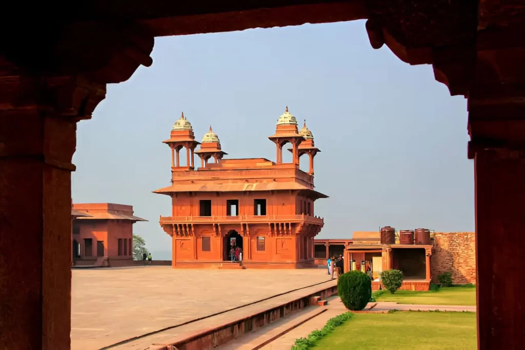 Diwan-i-Khas seen from Diwan Khana-i-Khas in Fatehpur Sikri