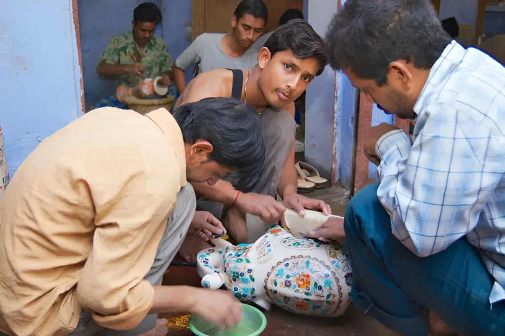 People-work-in-a-workshop-creating-traditional-floral-marble-Inlay-design